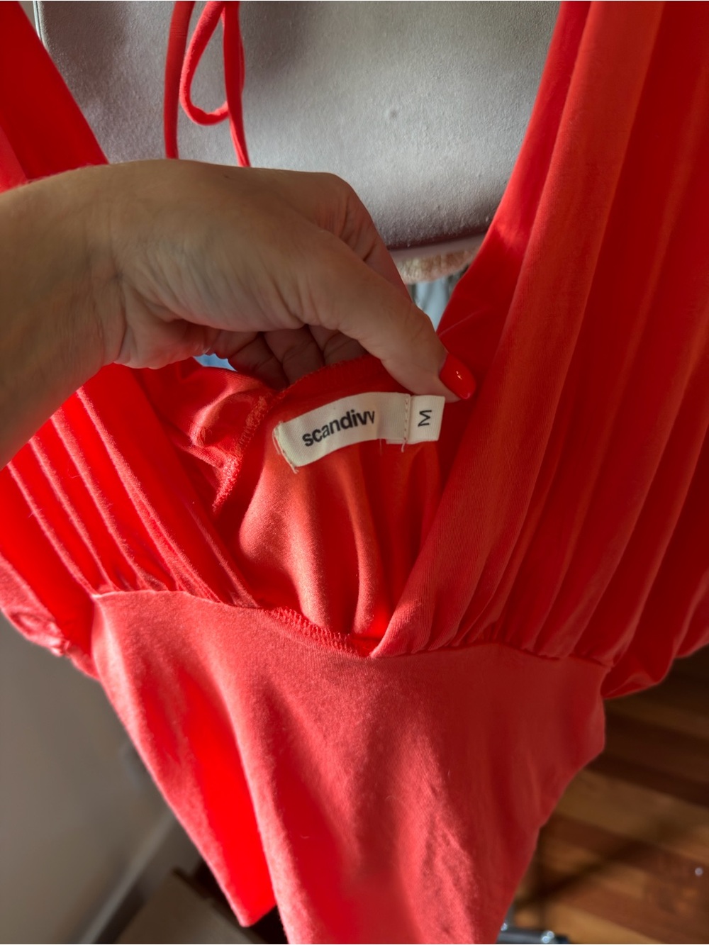 Scandivv Anna Deep V in Coral Red - Picture 5 of 7